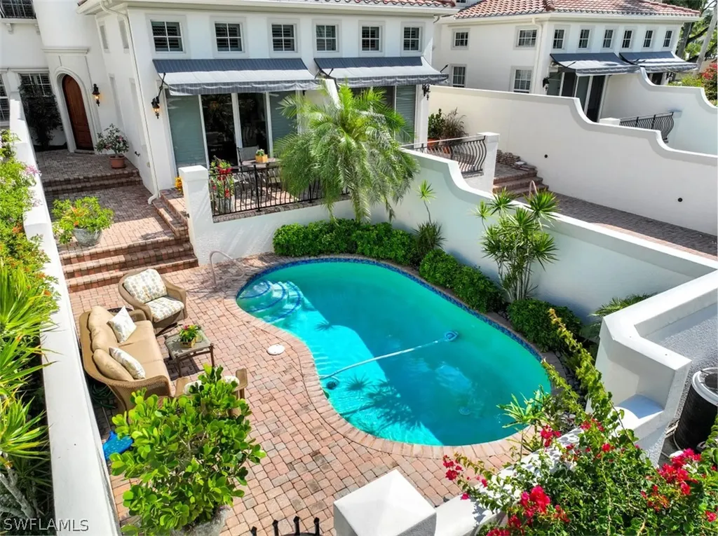 391 2nd Avenue S Naples FL 34102