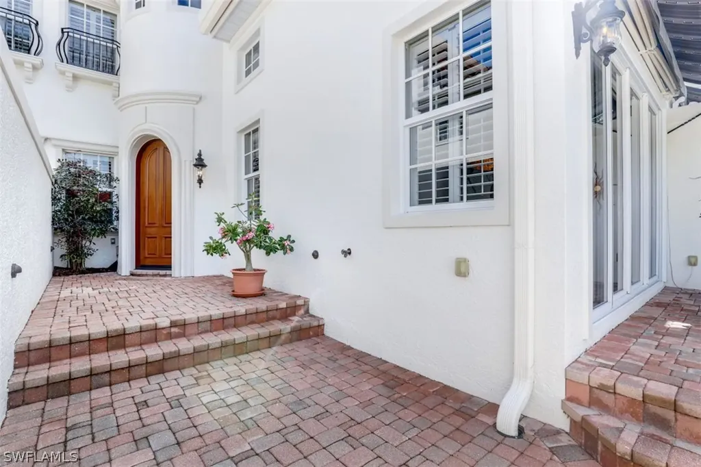 391 2nd Avenue S Naples FL 34102