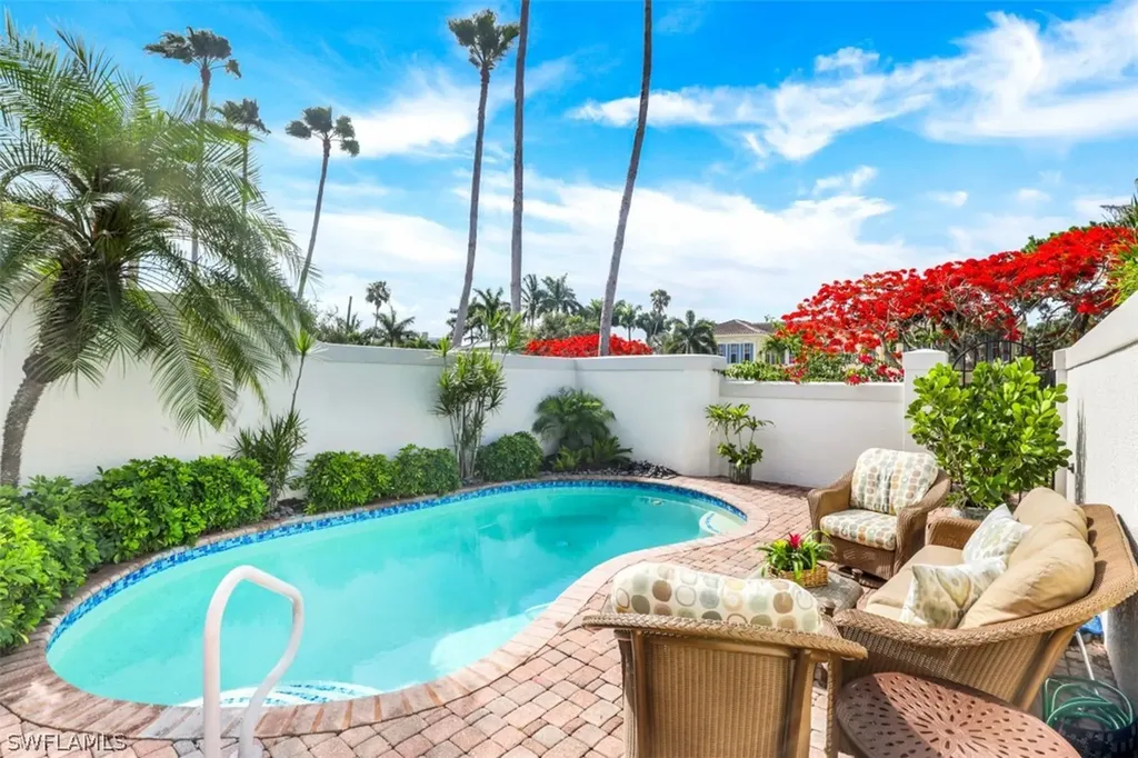 391 2nd Avenue S Naples FL 34102