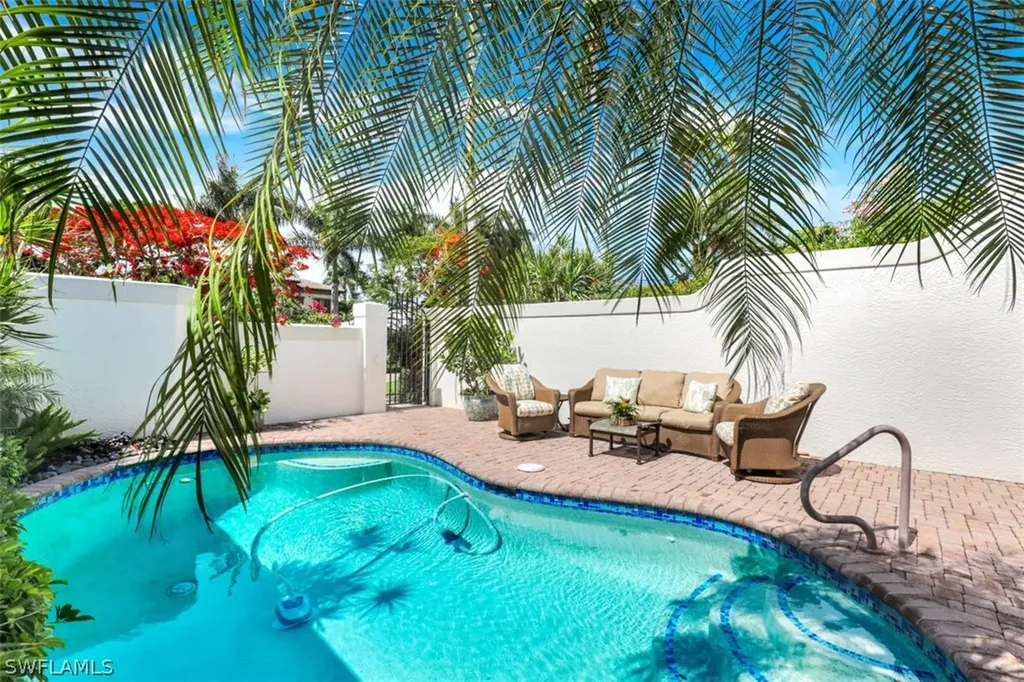 391 2nd Avenue S Naples FL 34102