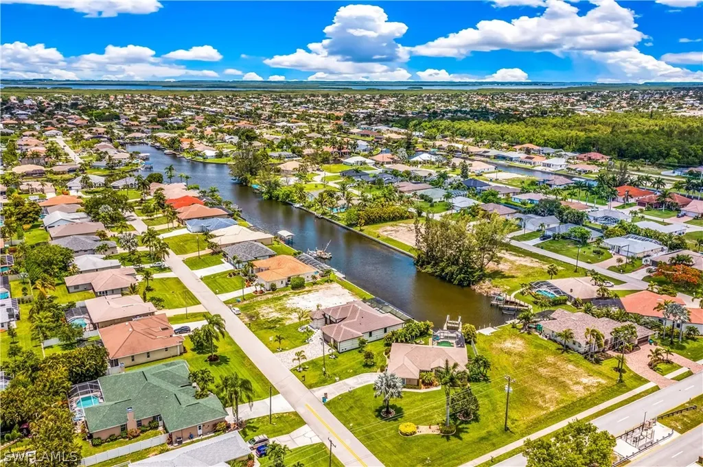 2107 SW 40th Street Cape Coral FL 33914