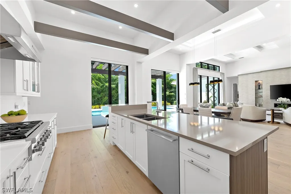 470 Wedge Drive Naples FL 34103