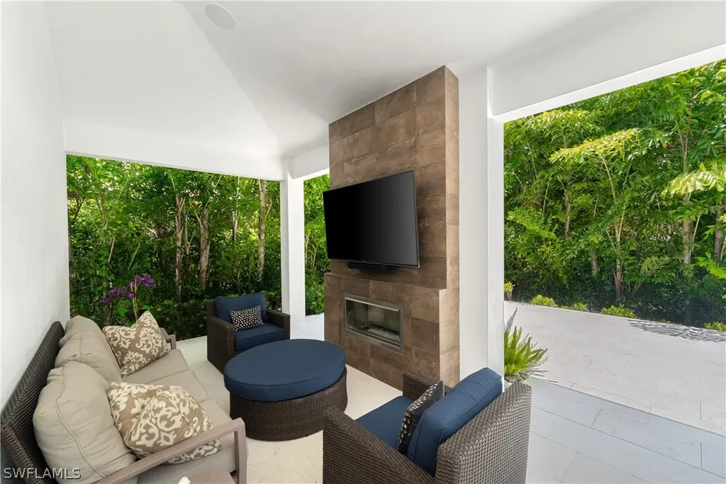 470 Wedge Drive Naples FL 34103