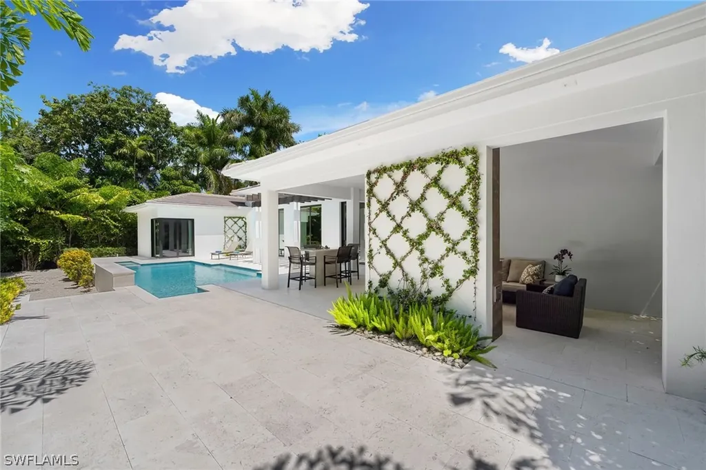 470 Wedge Drive Naples FL 34103