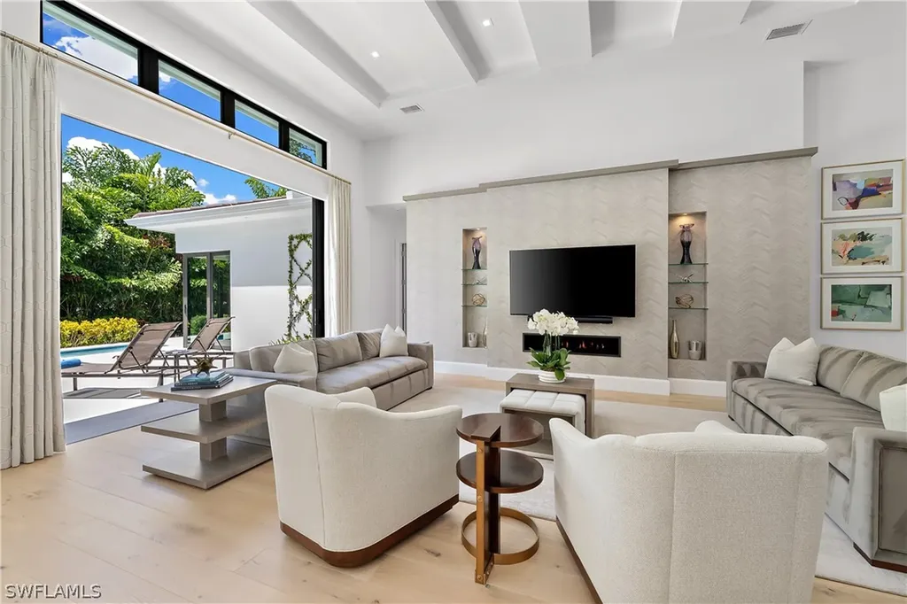 470 Wedge Drive Naples FL 34103