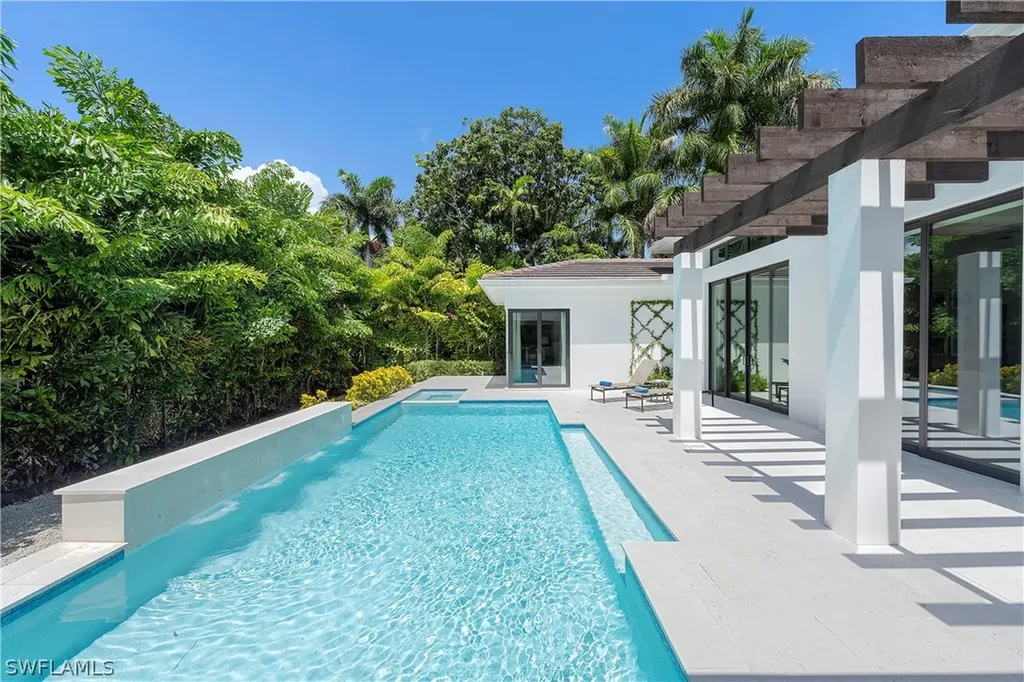 470 Wedge Drive Naples FL 34103