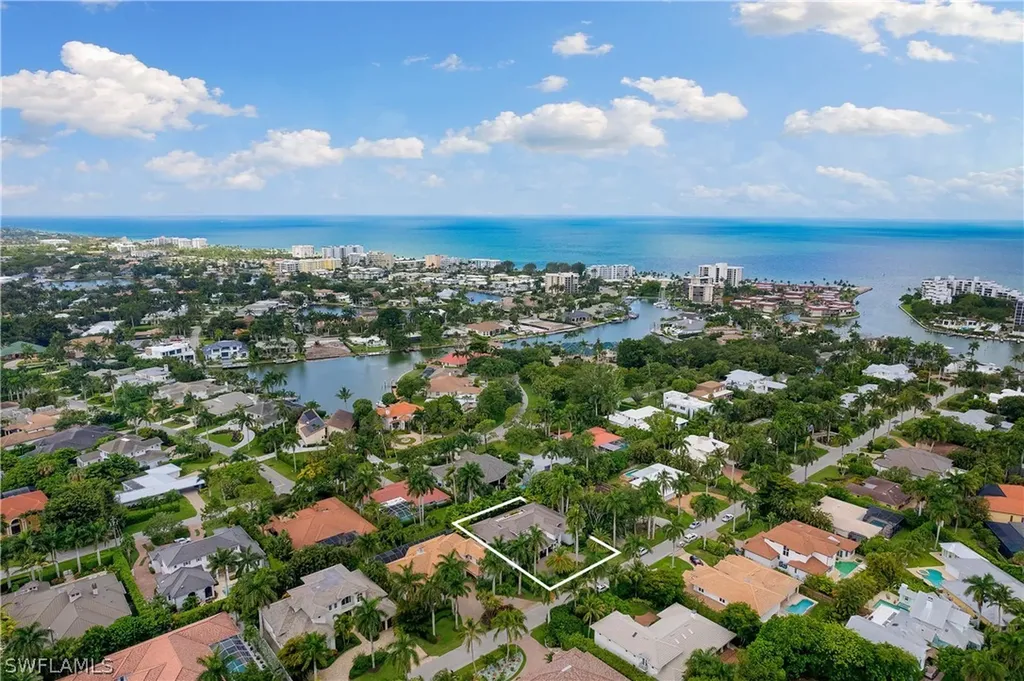 470 Wedge Drive Naples FL 34103