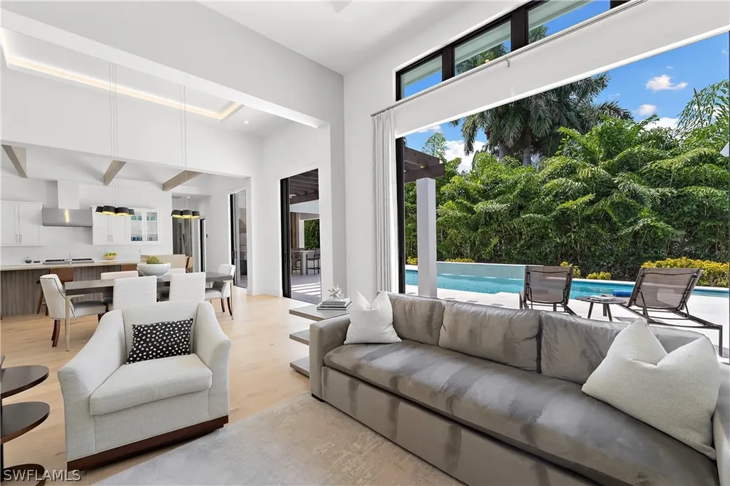 470 Wedge Drive Naples FL 34103