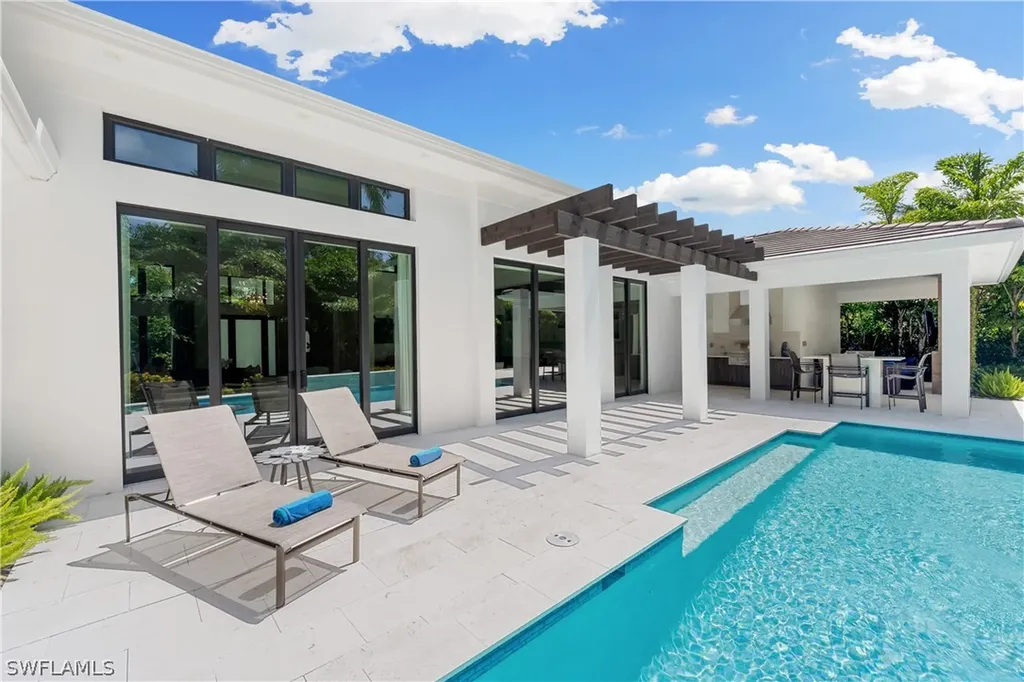 470 Wedge Drive Naples FL 34103