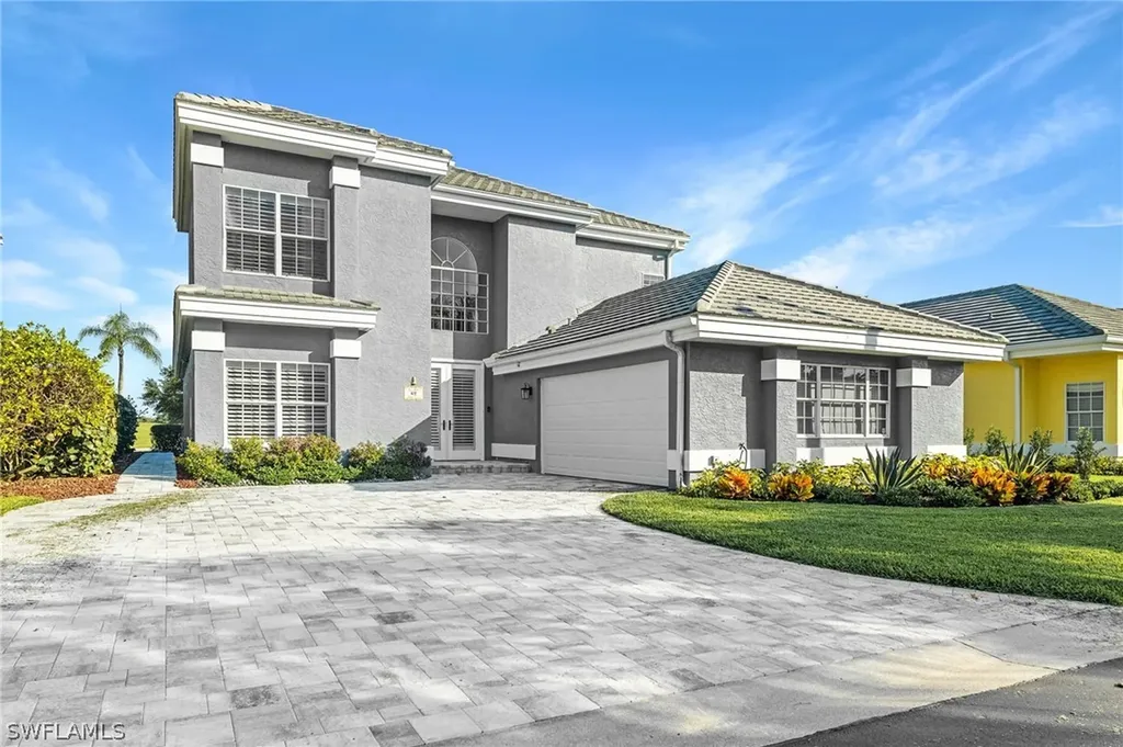 62 Fountain Circle Naples FL 34119