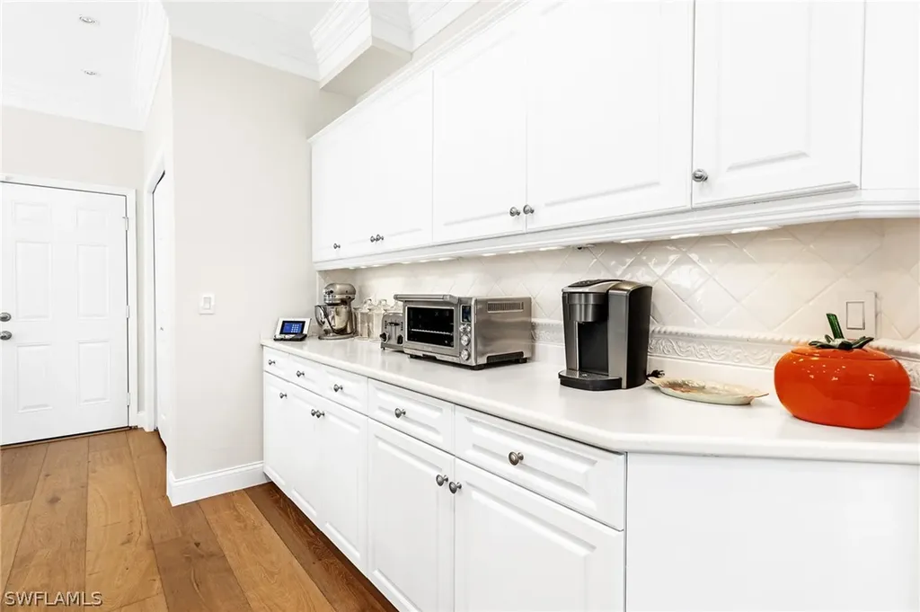 62 Fountain Circle Naples FL 34119