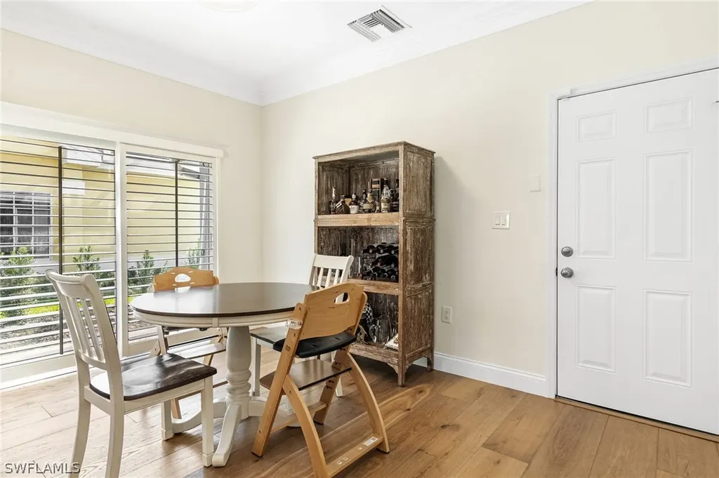 62 Fountain Circle Naples FL 34119