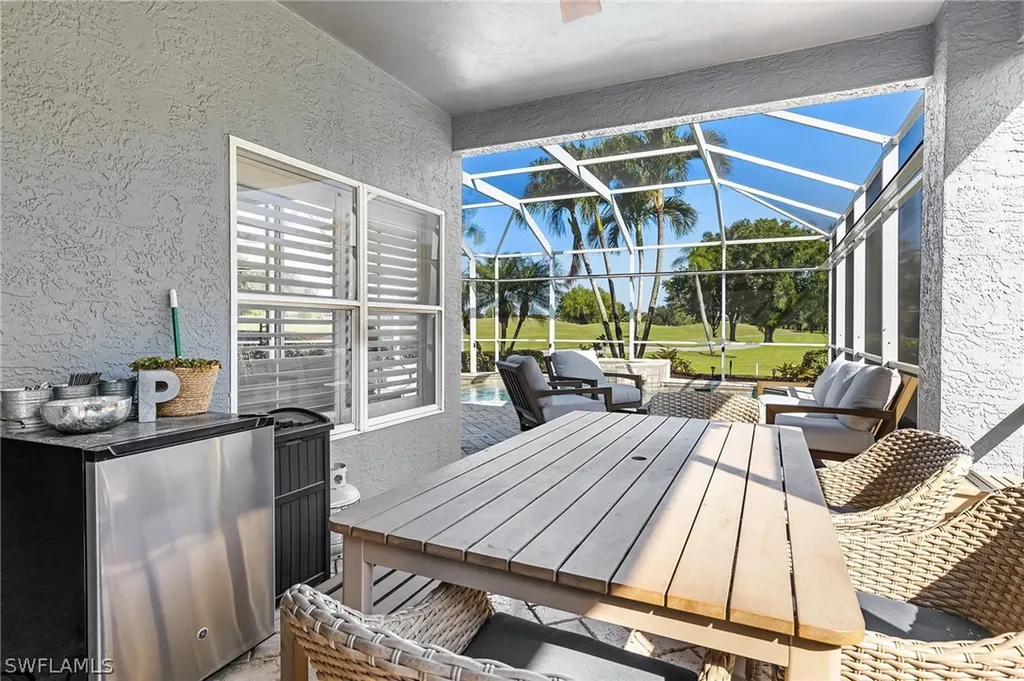 62 Fountain Circle Naples FL 34119