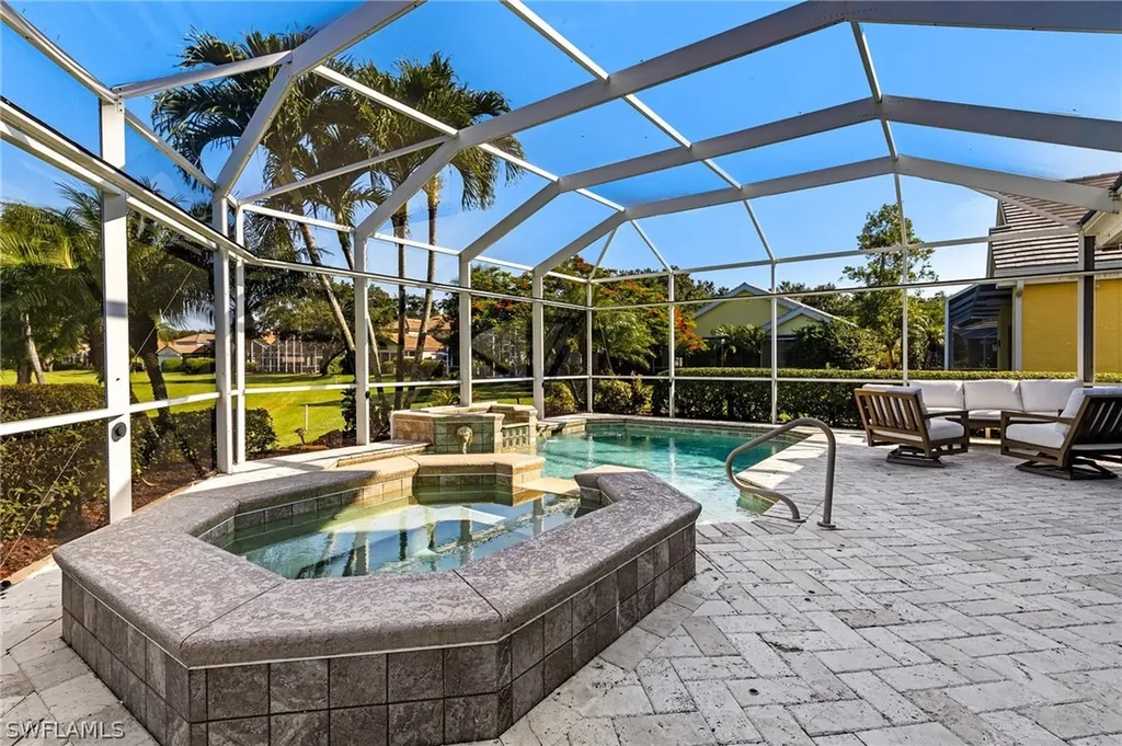 62 Fountain Circle Naples FL 34119