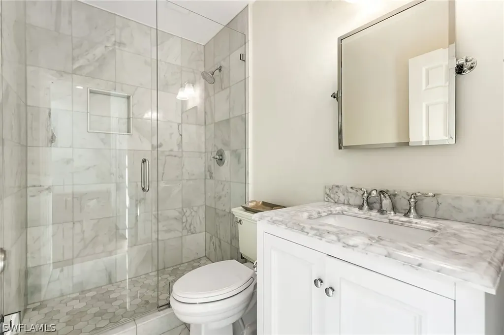 62 Fountain Circle Naples FL 34119