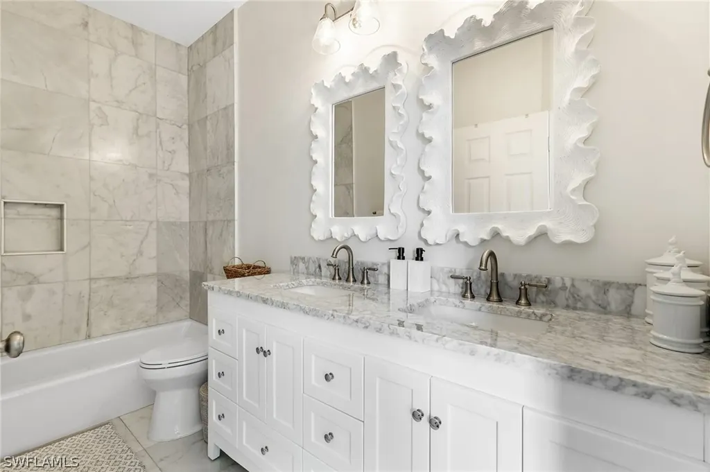 62 Fountain Circle Naples FL 34119