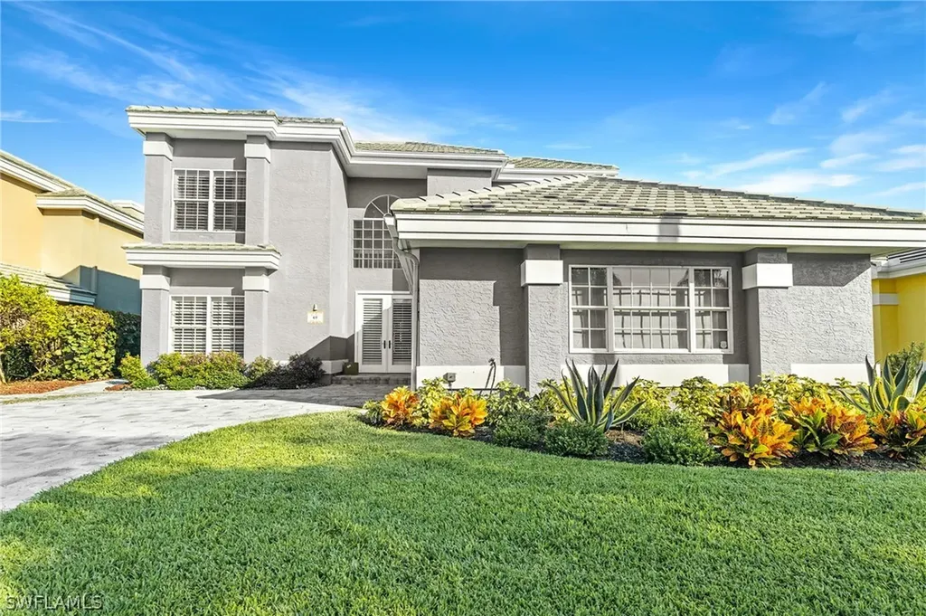 62 Fountain Circle Naples FL 34119