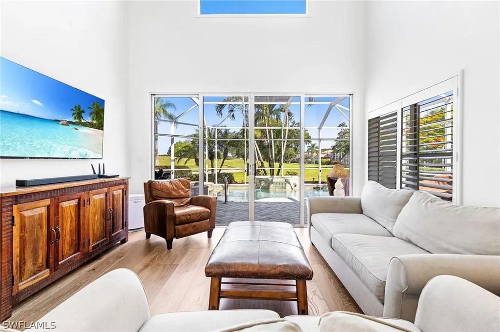 62 Fountain Circle Naples FL 34119