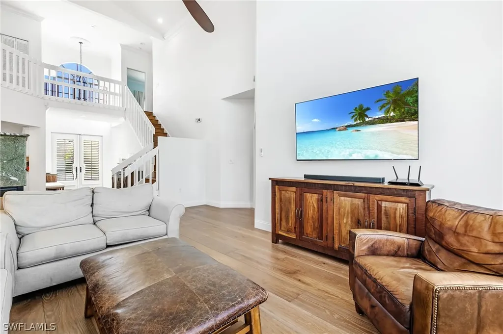 62 Fountain Circle Naples FL 34119