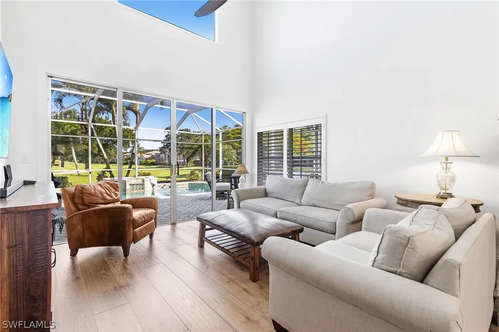 62 Fountain Circle Naples FL 34119