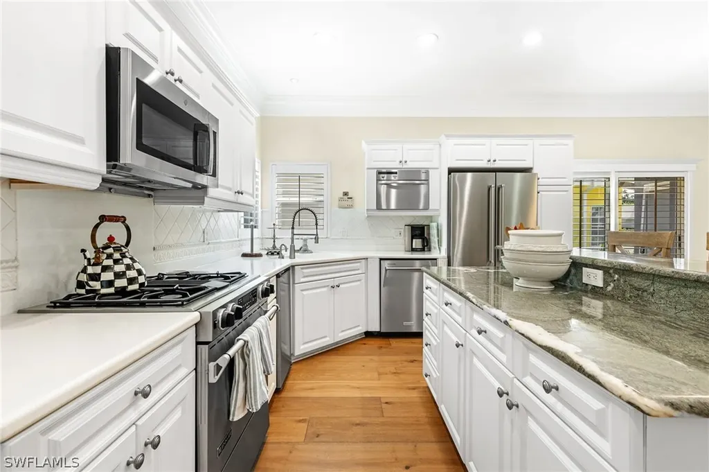 62 Fountain Circle Naples FL 34119