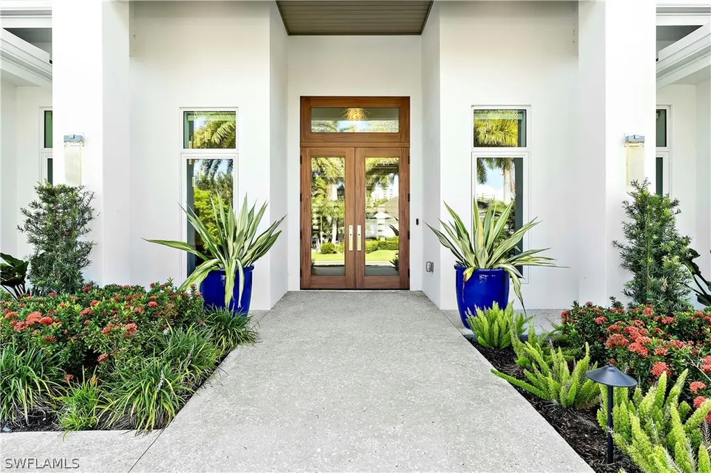 4234 Crayton Road Naples FL 34103