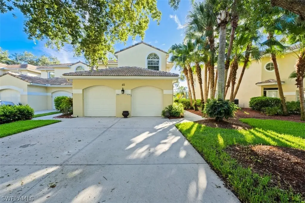 Naples FL, 65 Silver Oaks Circle, Unit 204