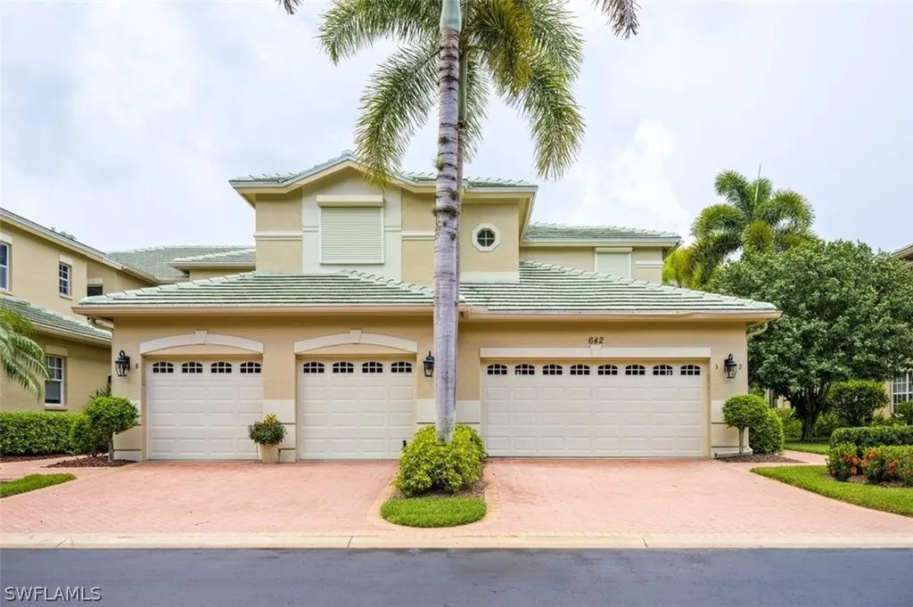 Naples FL, 642 Vintage Reserve Circle, Unit 3-B