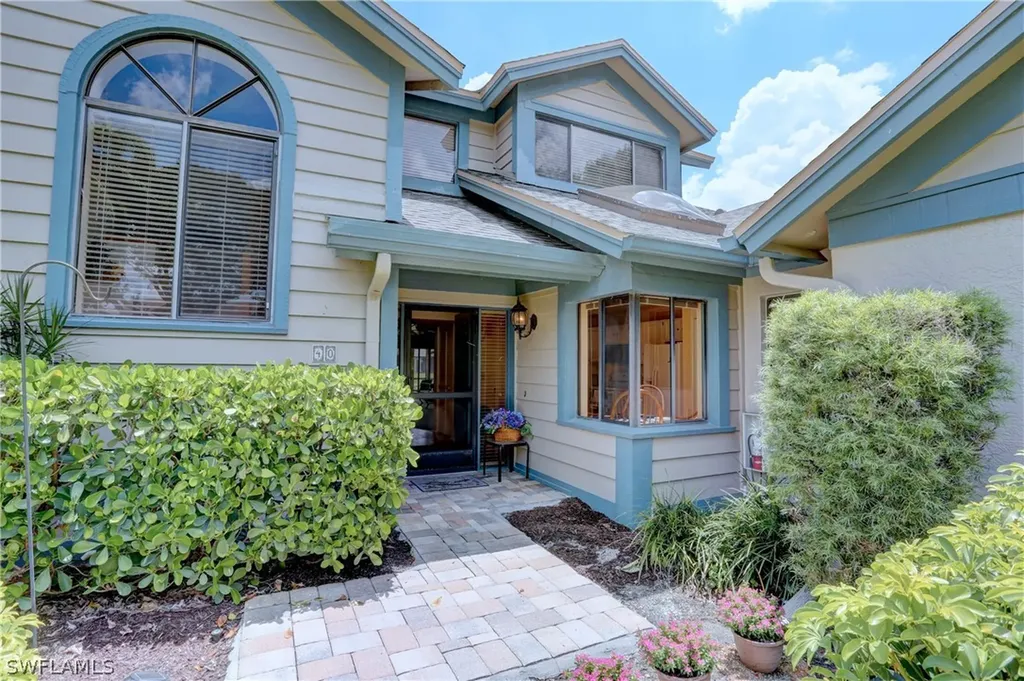 40 Water Oaks Way Naples FL 34105