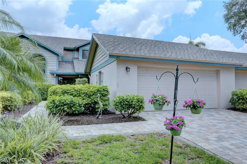 40 Water Oaks Way Naples FL 34105