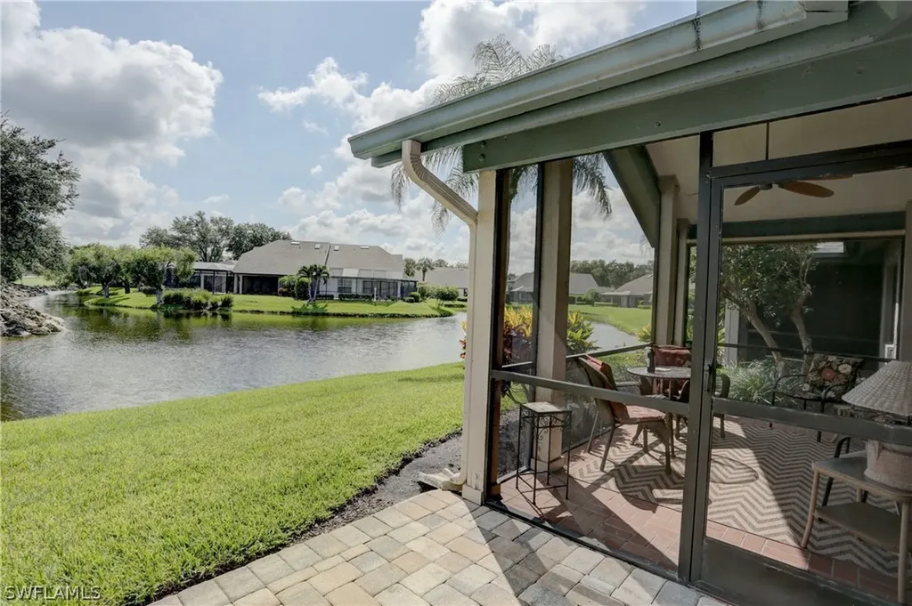 40 Water Oaks Way Naples FL 34105