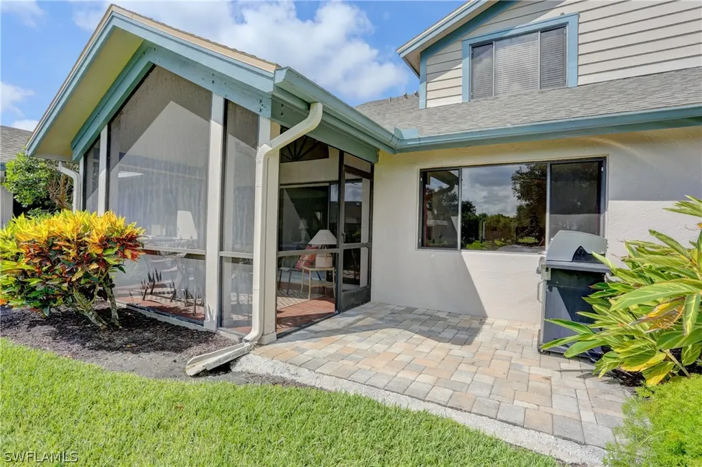 40 Water Oaks Way Naples FL 34105