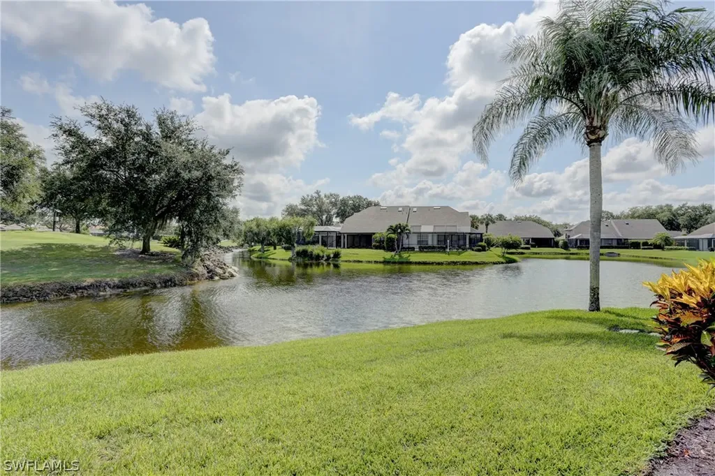 40 Water Oaks Way Naples FL 34105