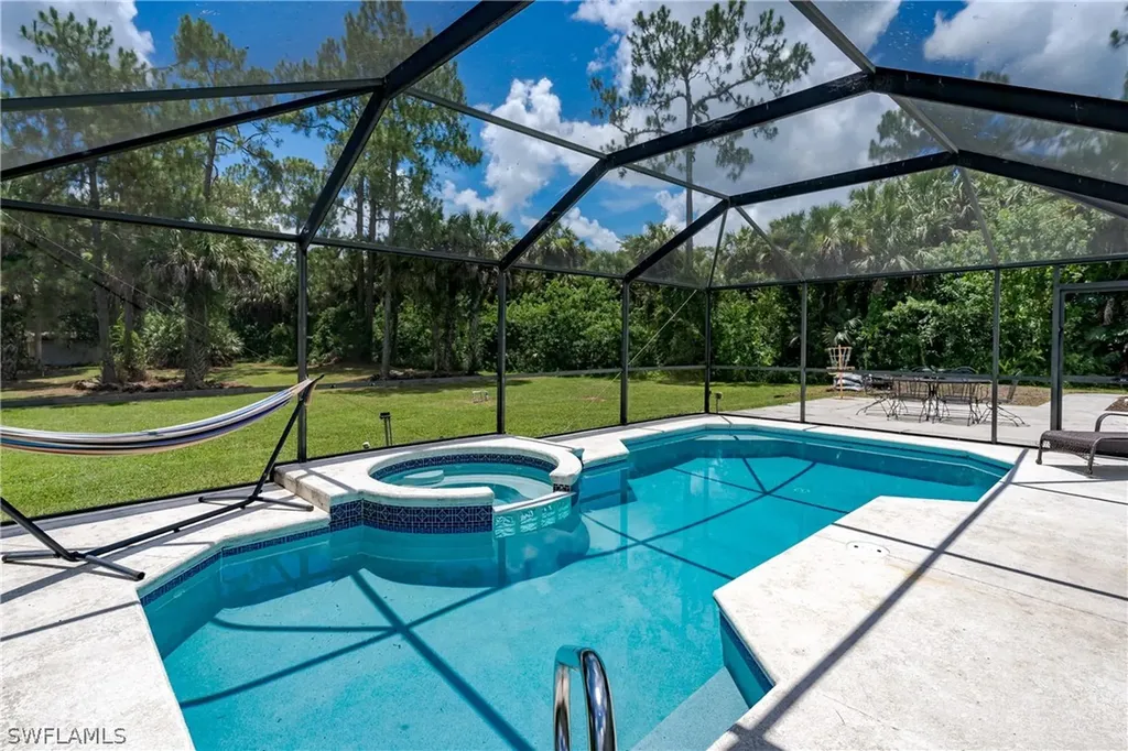 660 11th Street NW Naples FL 34120
