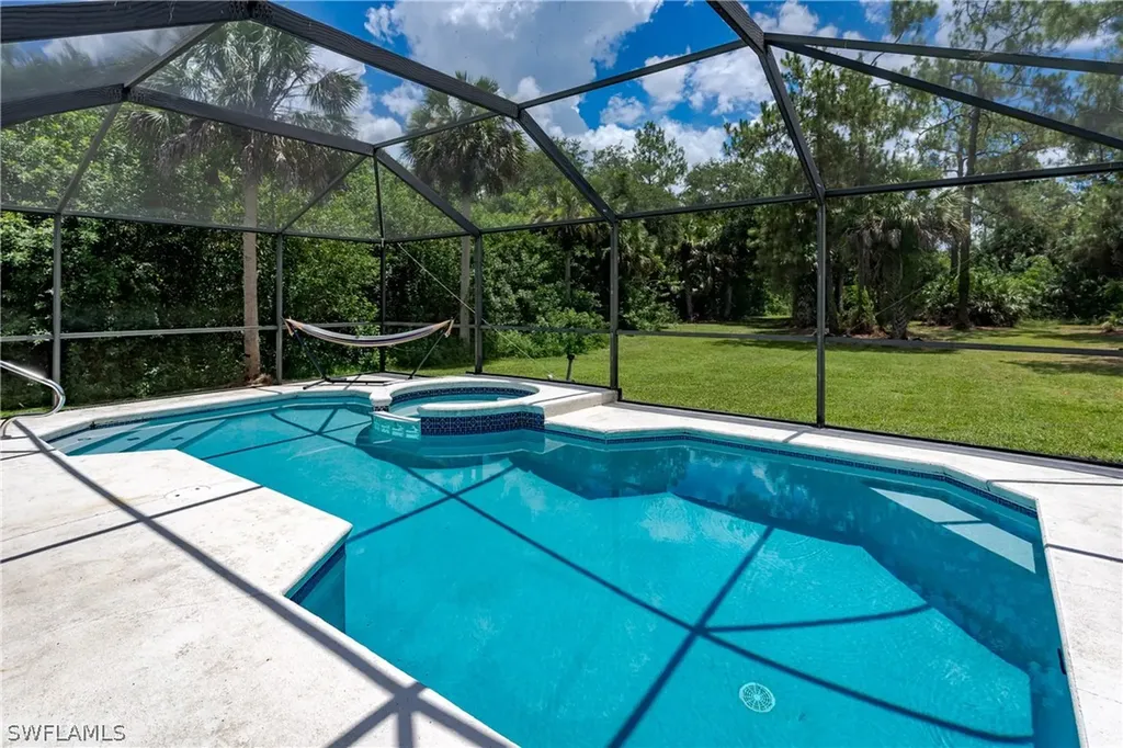 660 11th Street NW Naples FL 34120