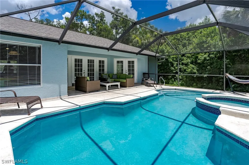 660 11th Street NW Naples FL 34120