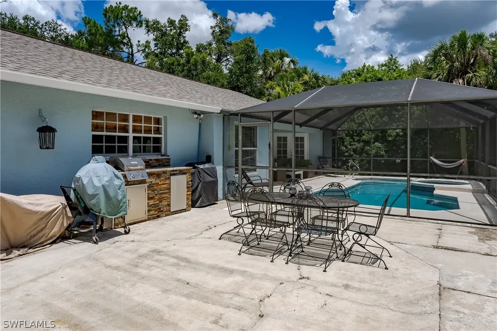 660 11th Street NW Naples FL 34120