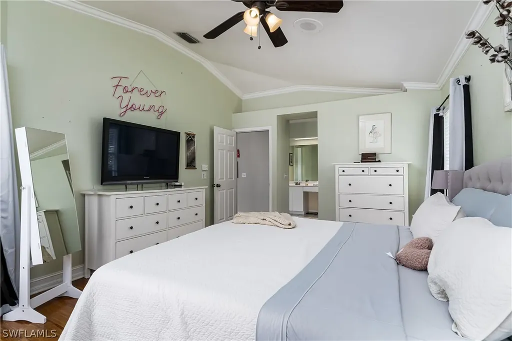 660 11th Street NW Naples FL 34120