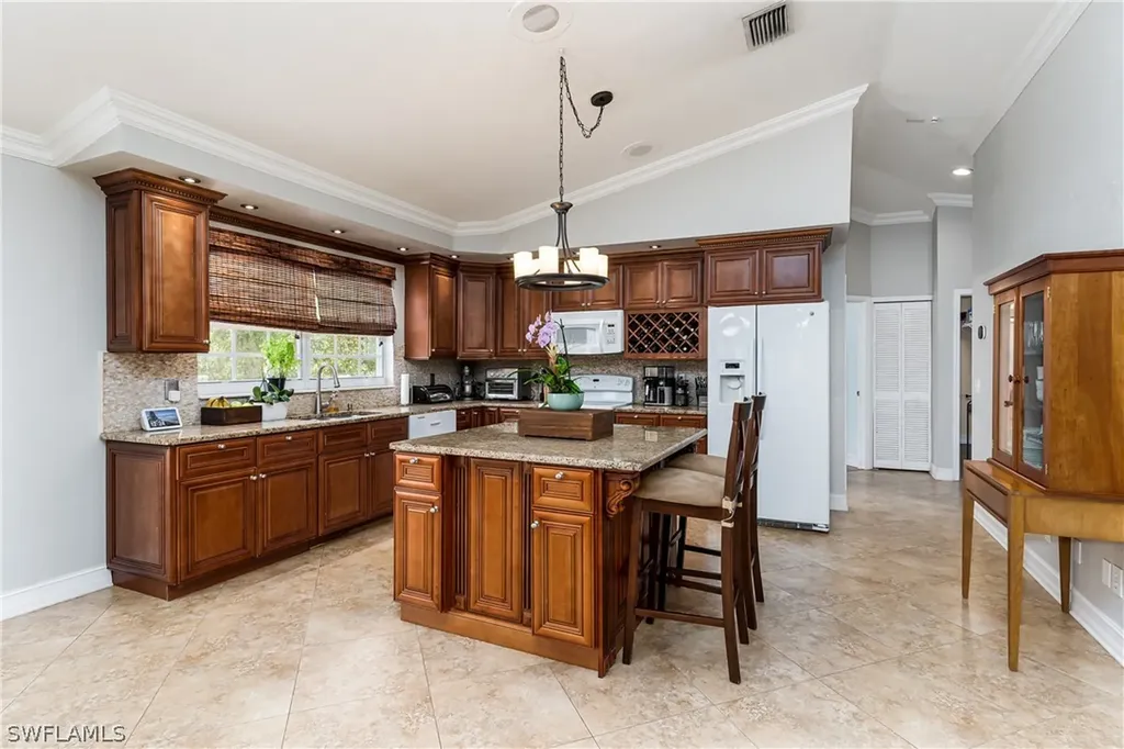 660 11th Street NW Naples FL 34120