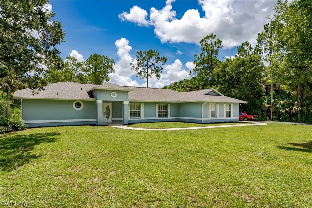 660 11th Street NW Naples FL 34120