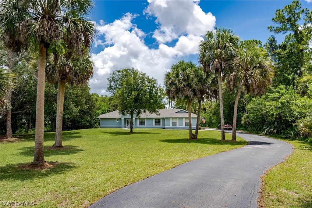660 11th Street NW Naples FL 34120