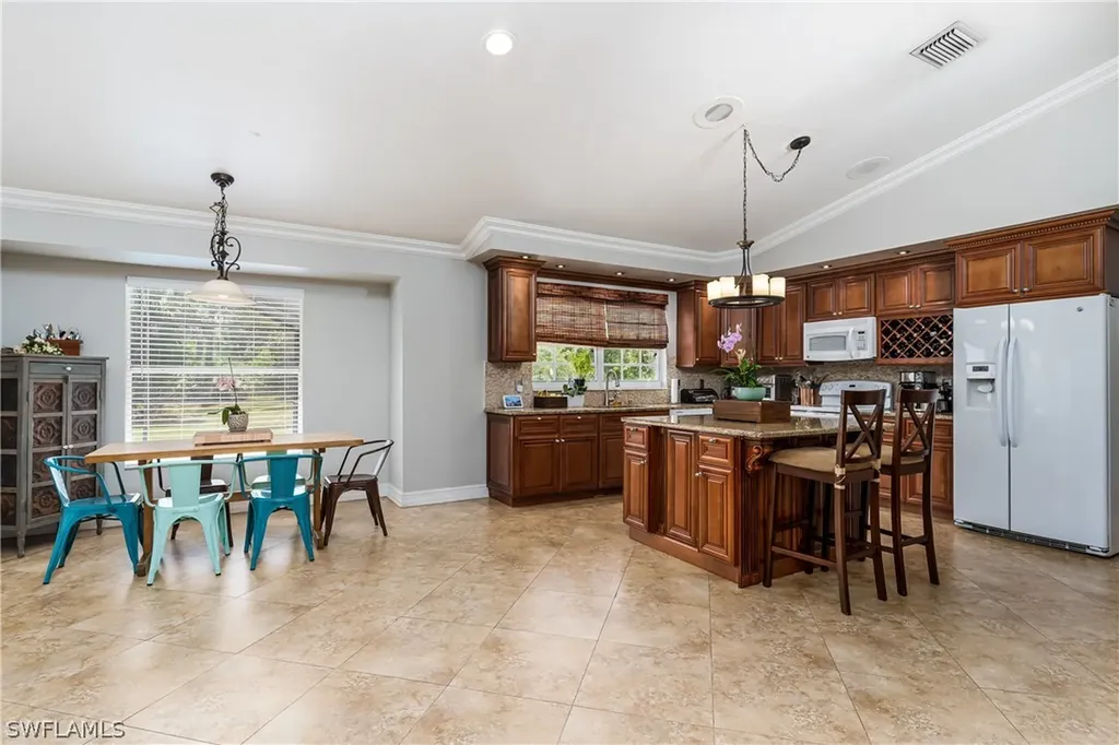 660 11th Street NW Naples FL 34120