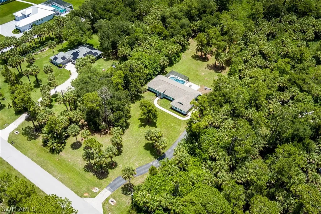 660 11th Street NW Naples FL 34120