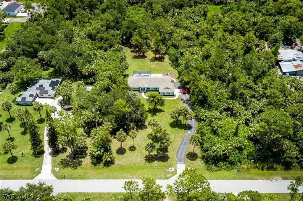 660 11th Street NW Naples FL 34120