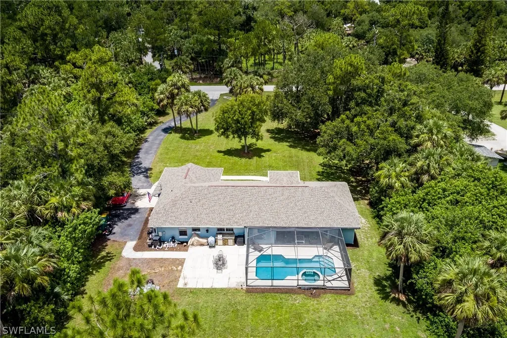 660 11th Street NW Naples FL 34120