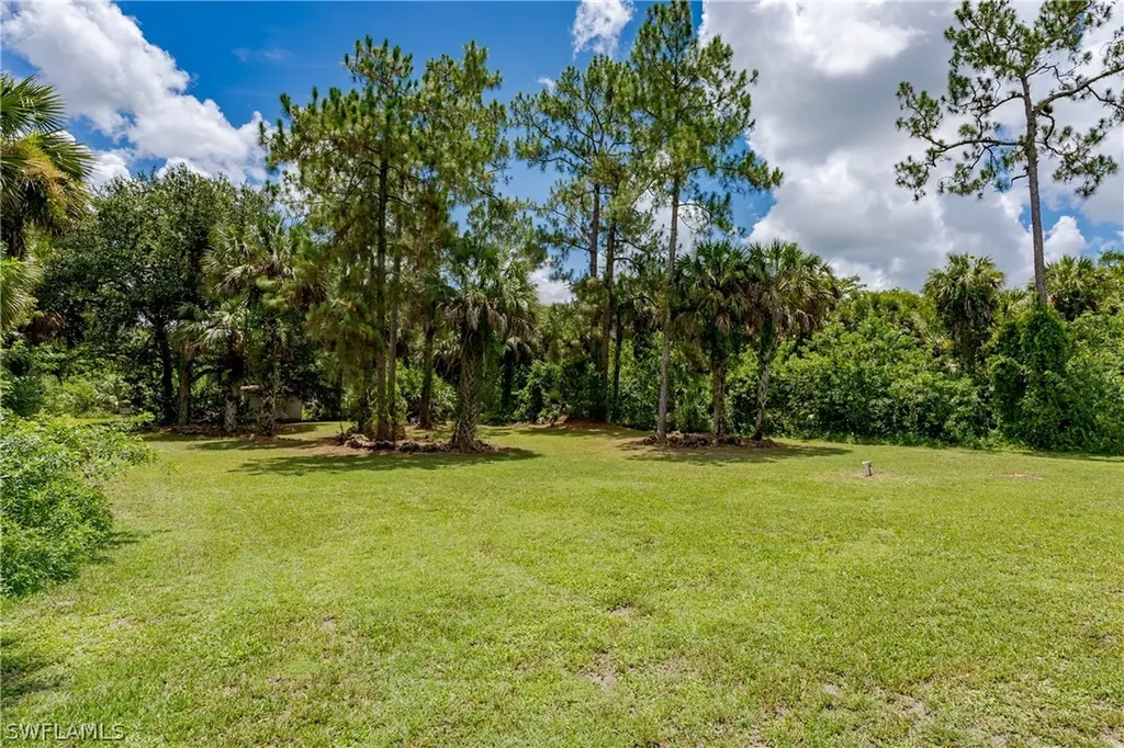 660 11th Street NW Naples FL 34120