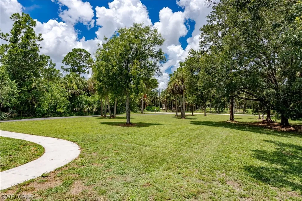 660 11th Street NW Naples FL 34120