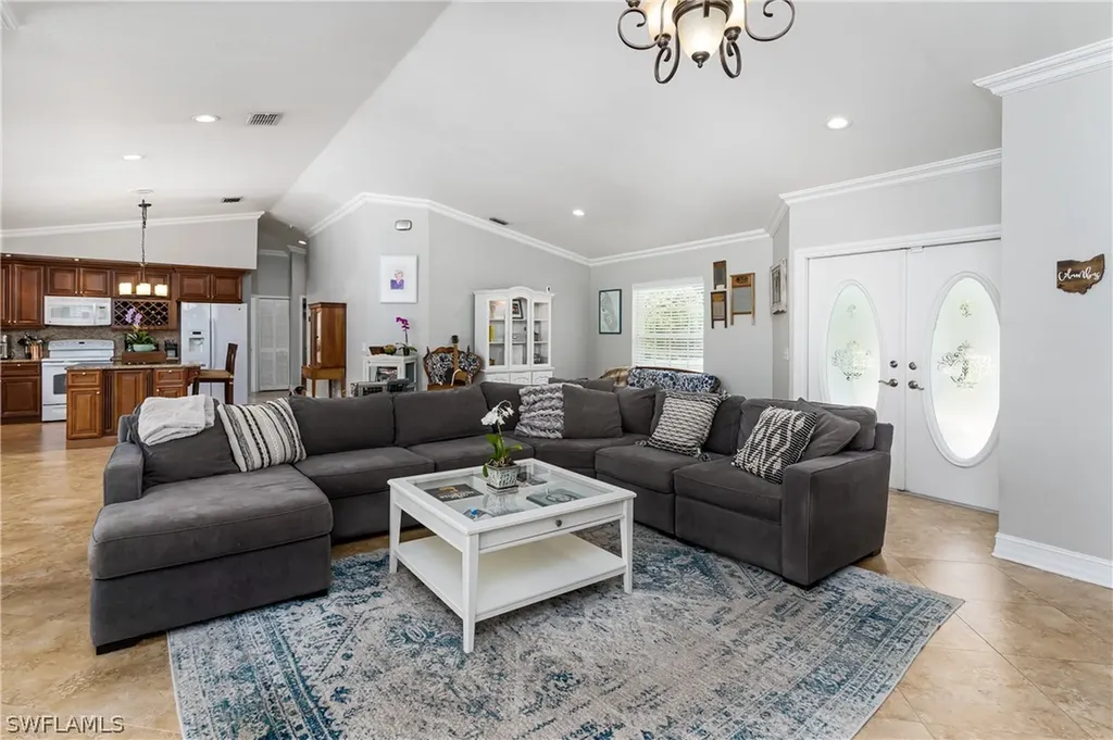 660 11th Street NW Naples FL 34120