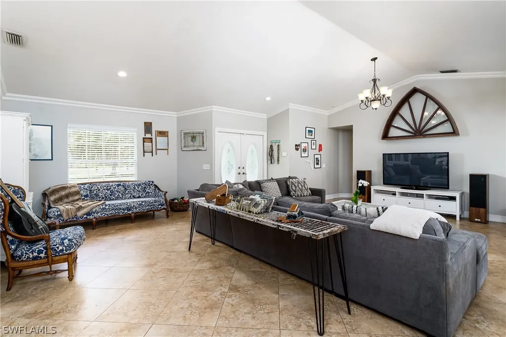 660 11th Street NW Naples FL 34120