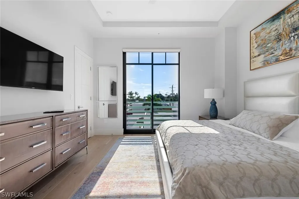 101 8th Street S Naples FL 34102